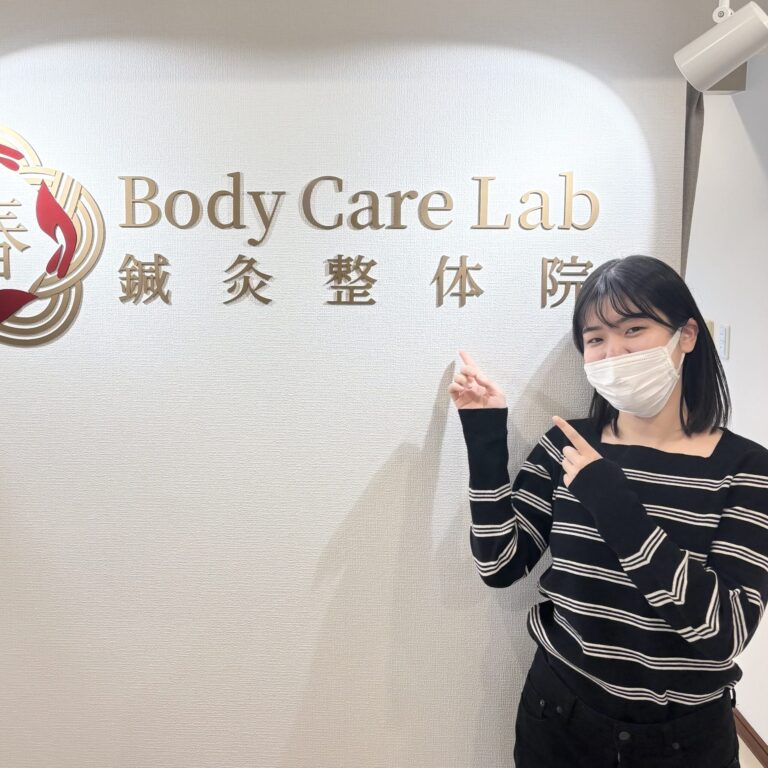 腕を後ろに引くと肩甲骨の内側に痛みが出る